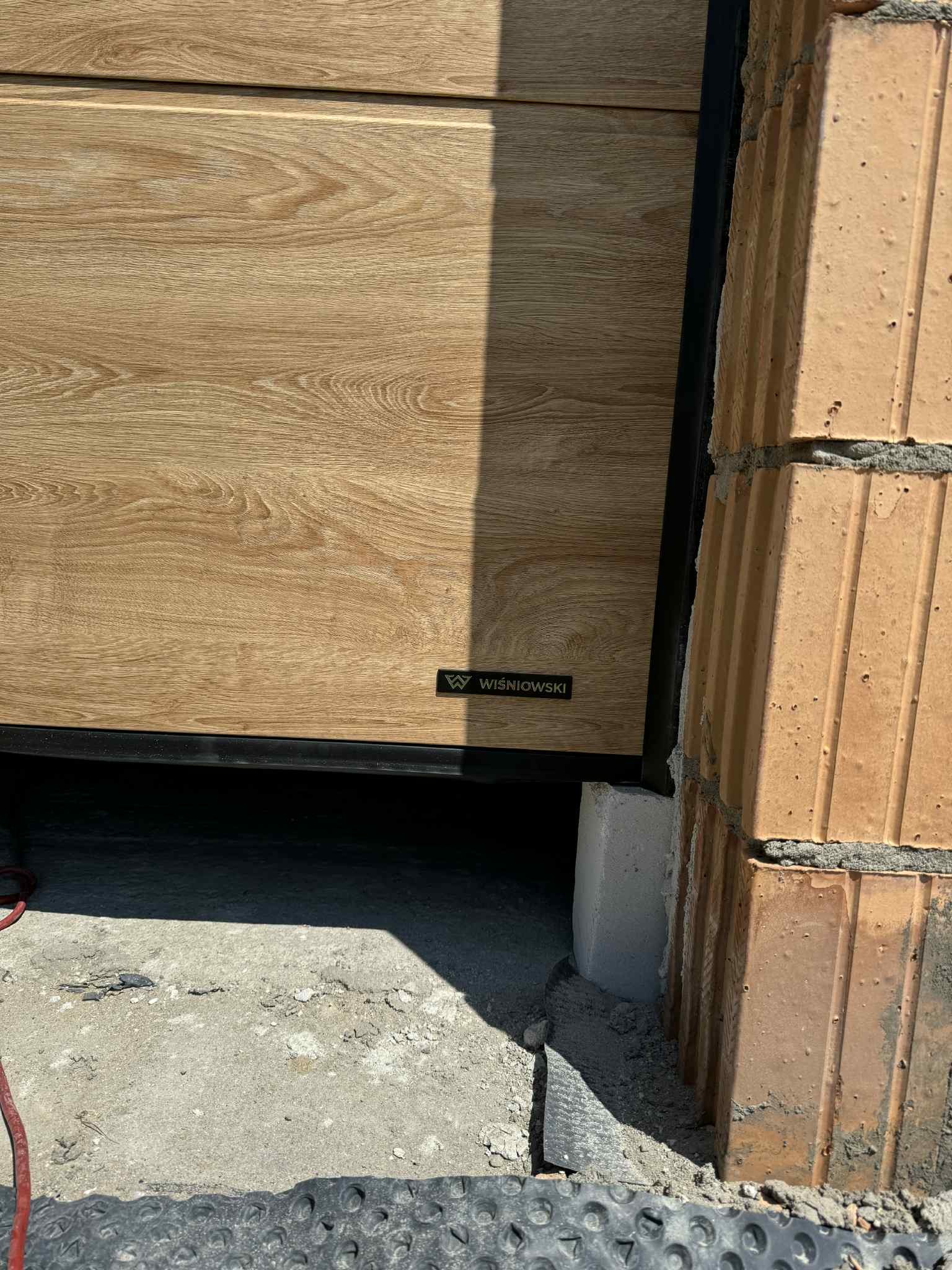 Brama Segmentowa Wiśniowski, kolo Winschester, napęd Moto IO 750 profesjonalny montaż